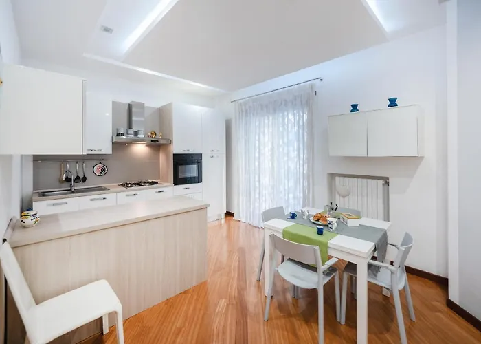 Napoli Charming Apartments Vomero "Fashion And Glamour", Italia