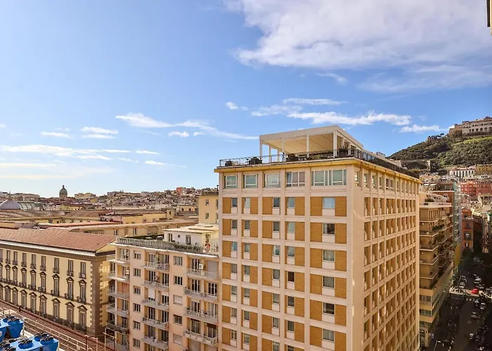 Neapolitan Skyscraper Apartment, Italia