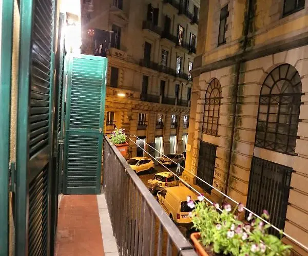 Villa Titti e Nonna Napoli, Italia
