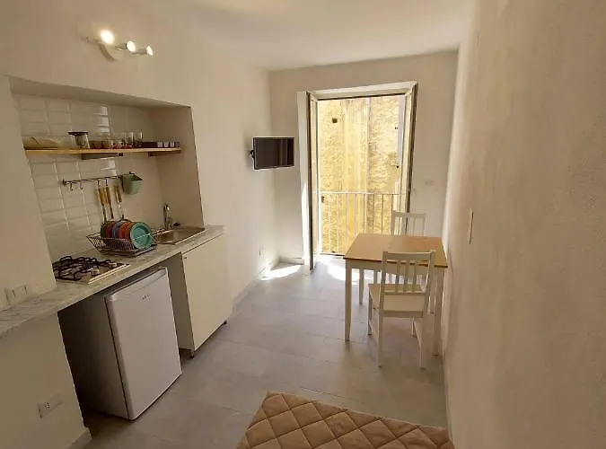GiovHome Napoli, Italia
