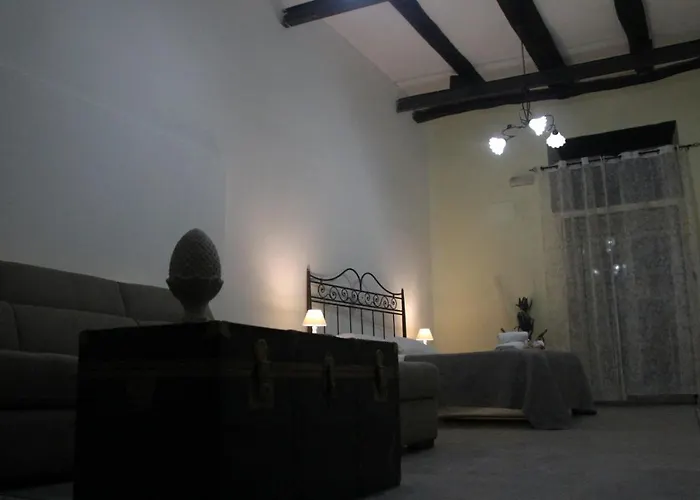 Villa Napoli Story, Italia