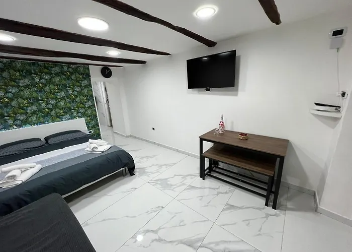 Villa Nuvisa Napoli, Italia