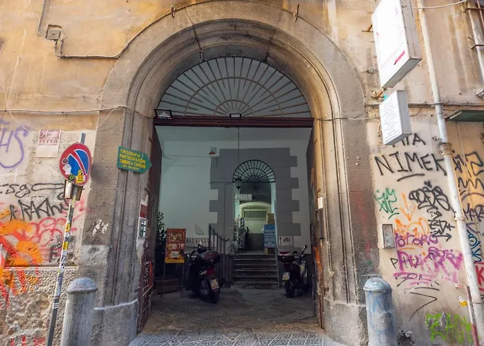 alla VOLTA di Napoli, Italia