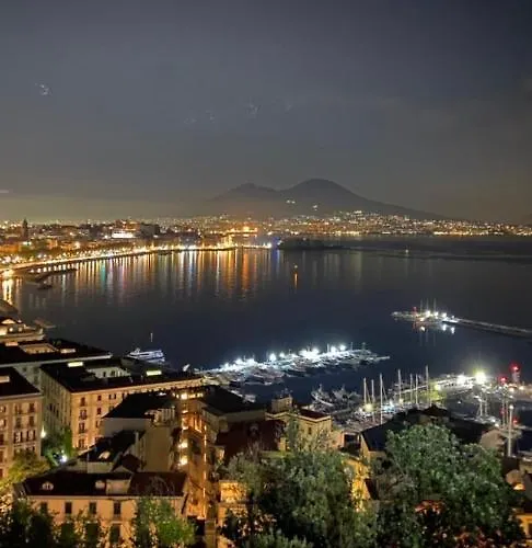 Maison Cresh Napoli, Italia