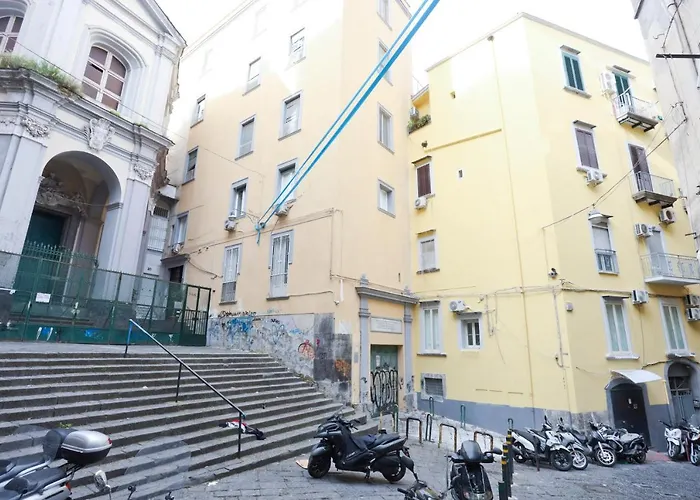 Guesthost - Porta Medina Apartment Napoli, Italia