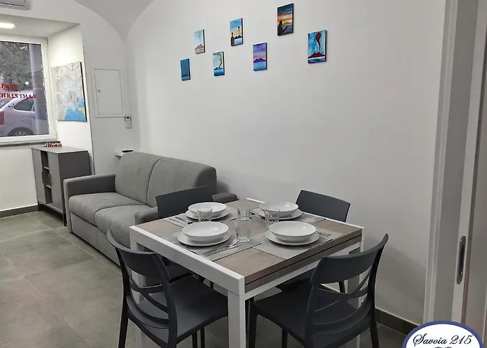 Savoia 215 - Azzurra Guest House - Napoli, Italia