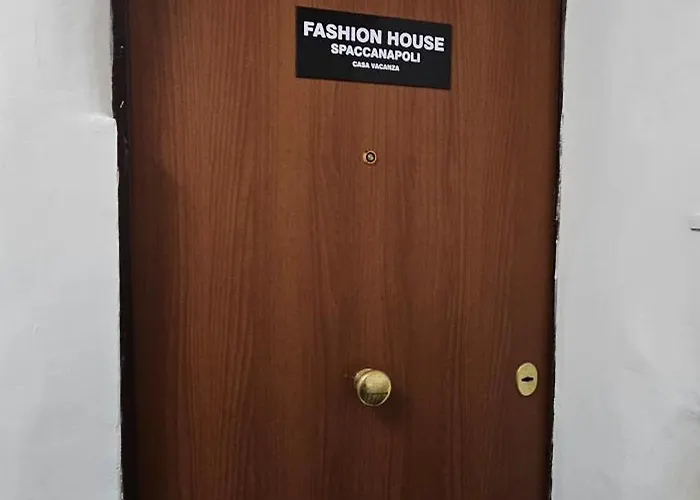 Fashion House Spaccanapoli, Italia