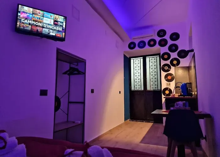 Tribunali Naples Flat, Italia