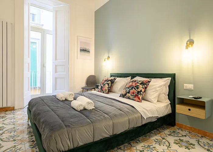 Guest House 121 Charming Apartment Napoli, Italia
