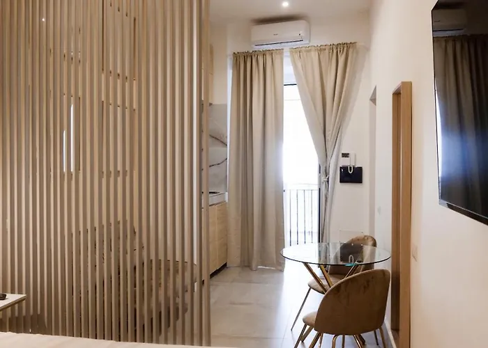 Adounia Home Napoli, Italia