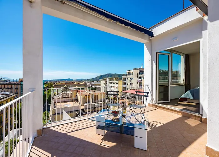 Chiave di Fuga by NapoliApartments, Italia
