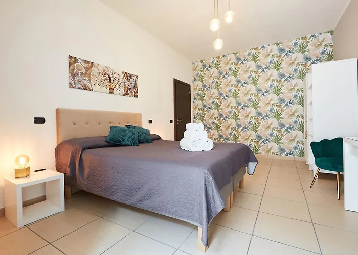 Vicky'S Luxury Guesthouse By Napoliapartments, Italia