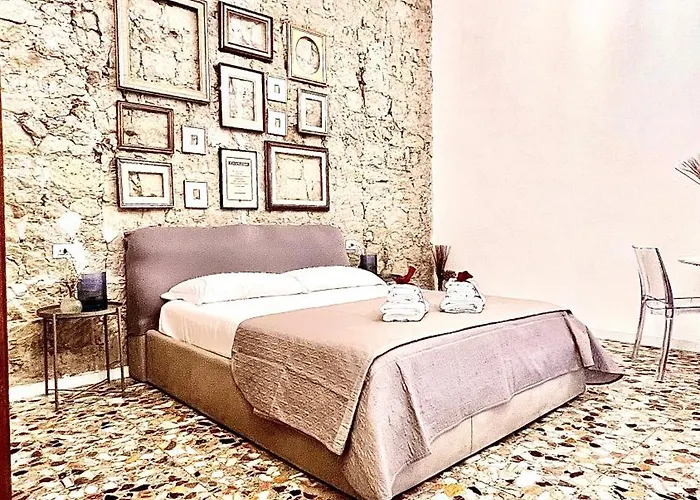 La Suite di Marco Napoli, Italia