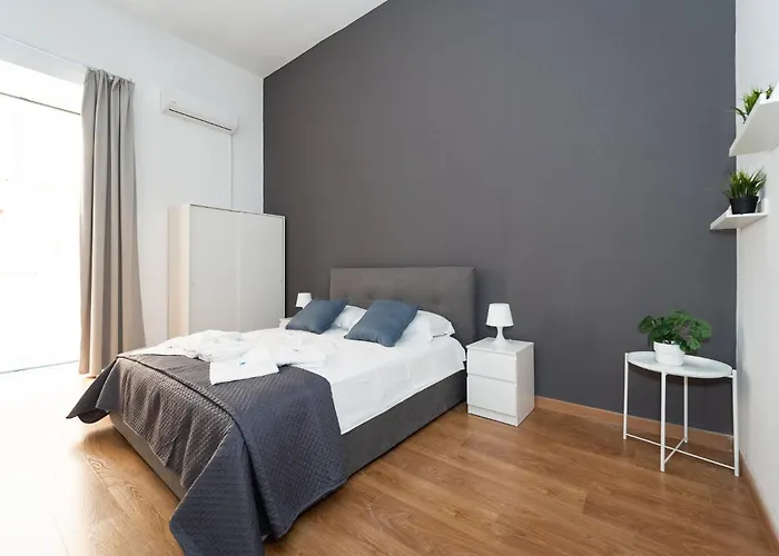 Home Smart Rent Appartamento Nel Cuore Di Napoli 2 Camere Da Letto, Italia