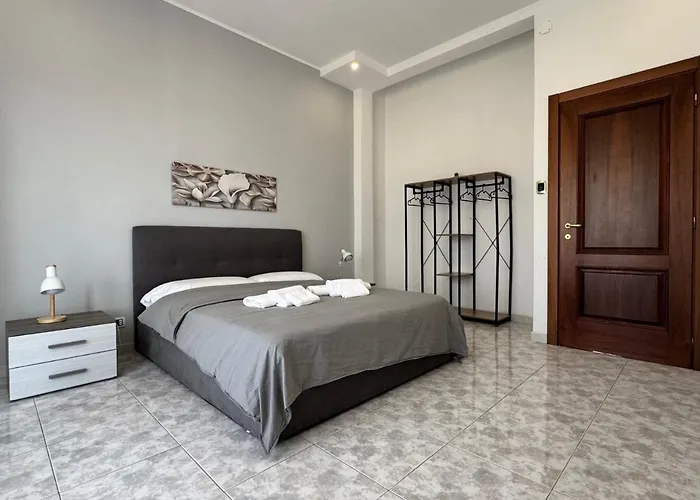 Corso Novara - 8 Posti Letto E Self Check-In Vicino La Stazione Centrale Di Napoli, Italia