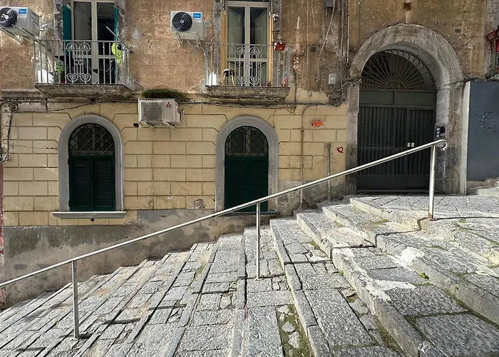 Appartamento Bilocale a Chiaia vicino a Via dei Mille Napoli, Italia