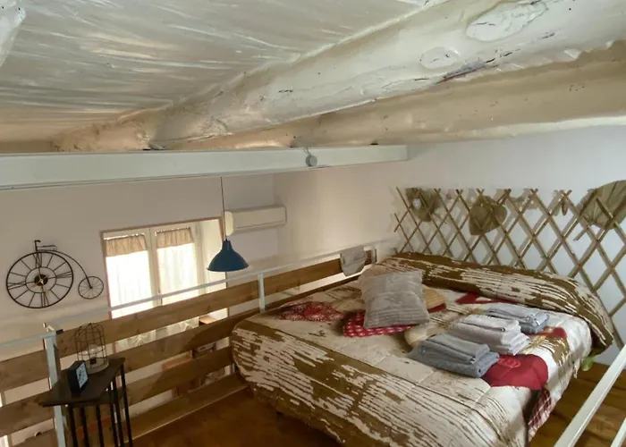 R&F HOME Appartamento a 50MT dalla Metro Napoli, Italia