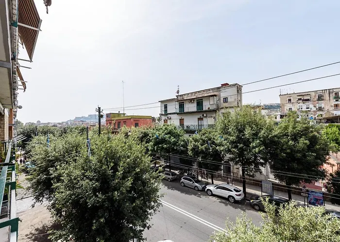 Appartamento 2BR per 5 con Patio Privato - Vicino Centro Napoli, Italia