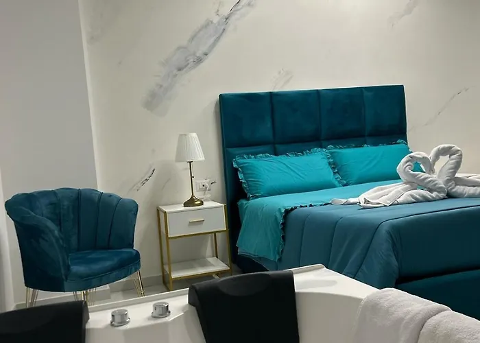 Miranapoli Suite, Italia