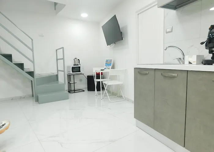 House Franco -nel Cuore dei Quartieri Spagnoli a Napoli, Italia