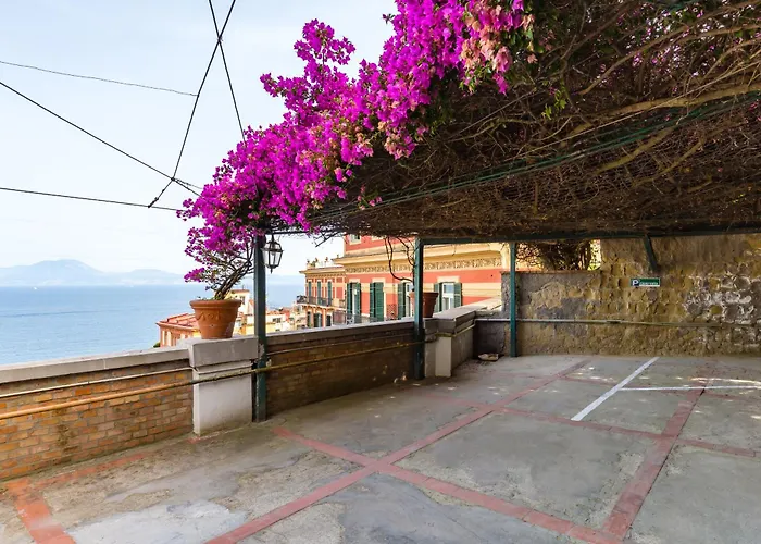 Villa Dolcevita With Parking By Napoliapartments, Italia