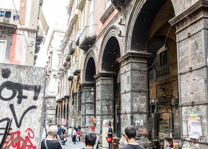 Vecchia Napoli - Tribunali, Italia