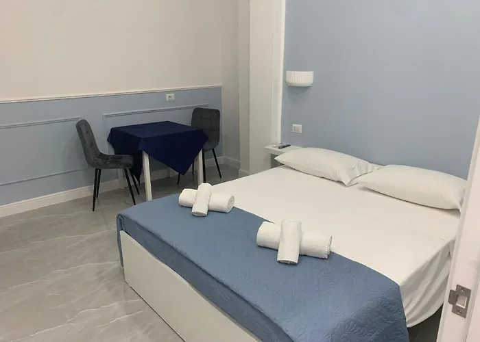 Miris Apartment Fast Comfortable Naples Airport Capodichino 25 Minutes Walk Self Check-In, Włochy