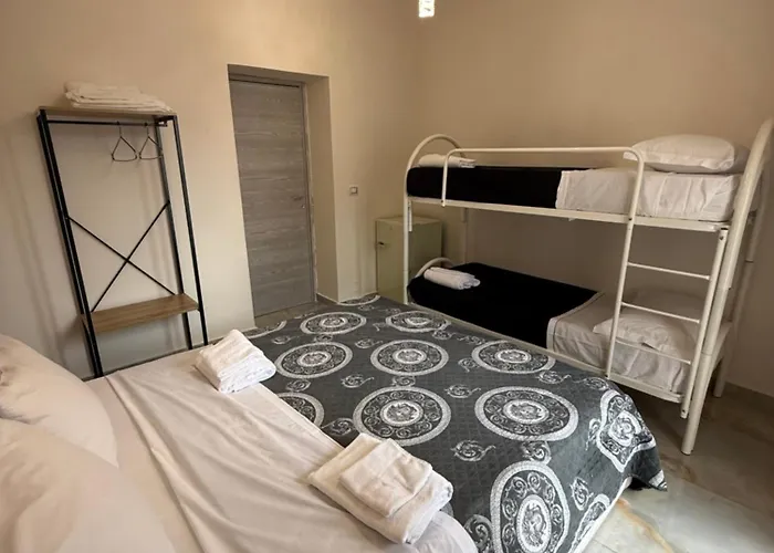 Appartamento VALENTINO 48 napoli centro, Italia