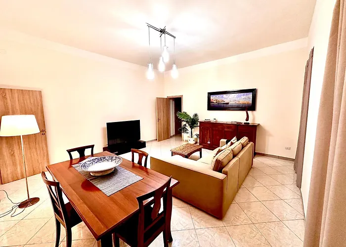 Vacanze Napoli Centrale Spacious 130 Sqm 2 Bedrooms 1 Full Bathroom 1 Small Service Bathroom Huge Living Room, Włochy