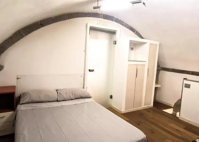 Appartamento Vecchia Napoli Santa Maria la Nova, Italia