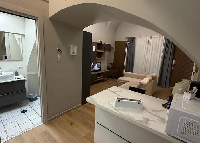 3 min from Dante Appartamento in palazzo storico Napoli, Italia