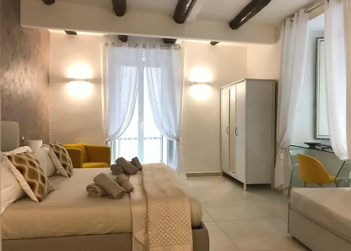Napoli Plebiscito Apartment, Italia