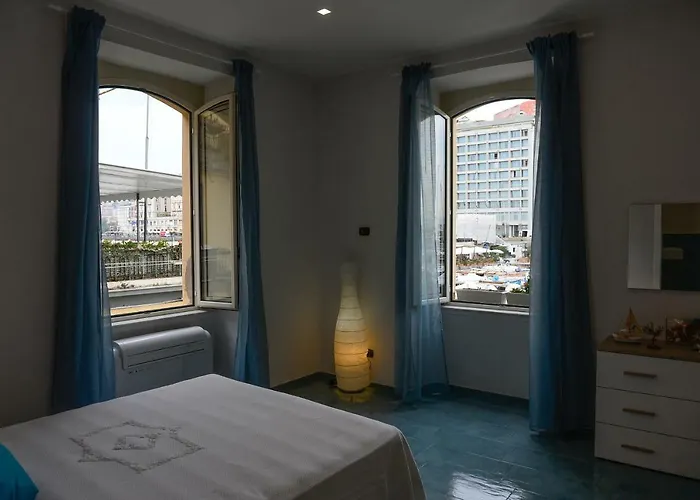 Villa Casa del Porto al Borgo Marinari Napoli, Italia