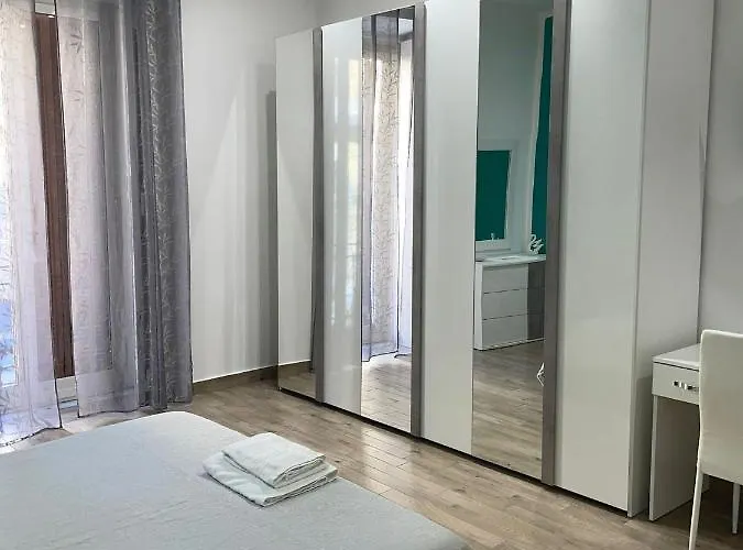 Dormire A Napoli Centro Holiday House Casa Vacanza