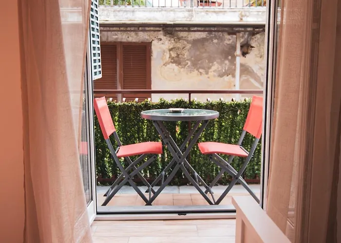 Affittacamere Guesthouse In Historical Center Near To Subway Of Toledo Station