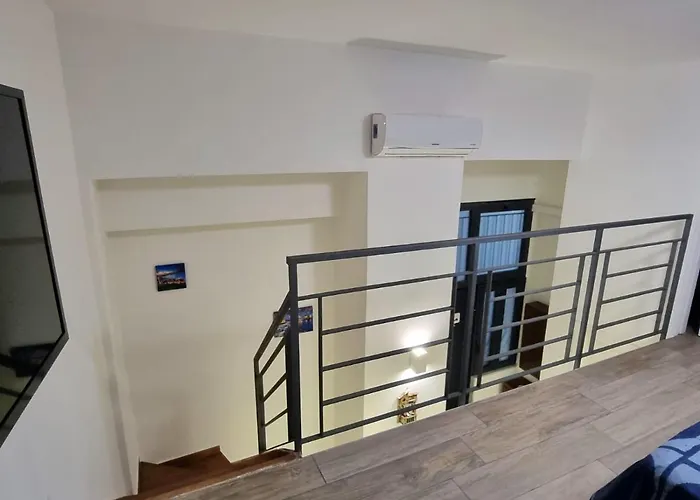 Casa Comoda E Centrale In Quartiere Storico Di Napoli