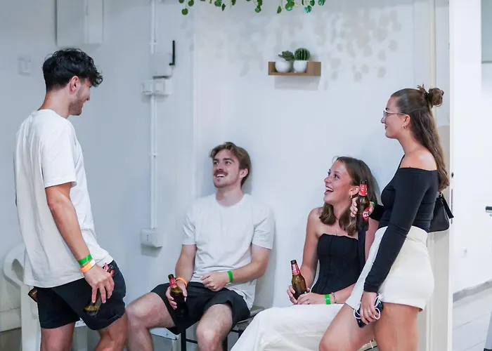 Naples Experience Hostel - Age Limit 18-28