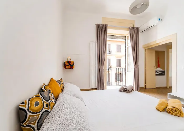 Napoli Centro Suite - Duomo Apartment